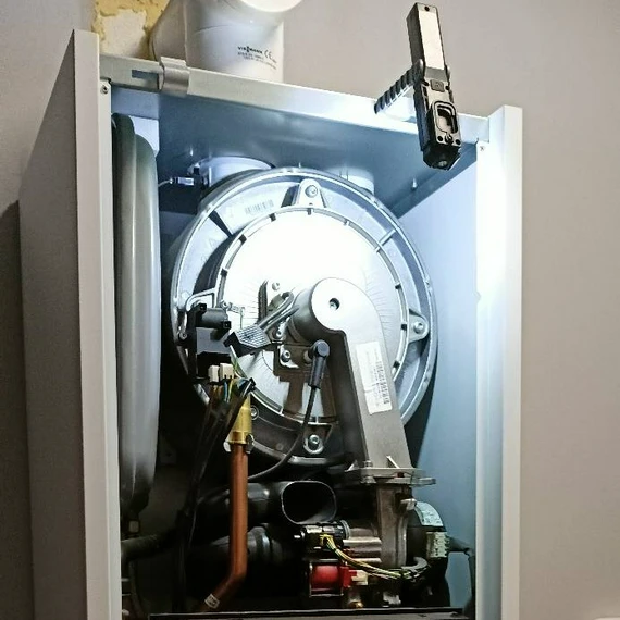 wnętrze kotła gazowego